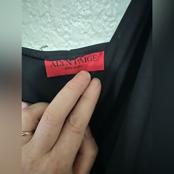 EUC ALYN PAIGE- BLACK MID LENGTH DRESS - Picture 3 of 4